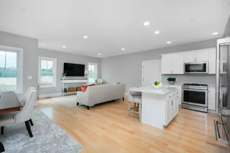 2 Barrington Way Amherst NH 03055