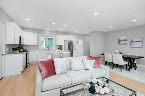 2 Barrington Way Amherst NH 03055