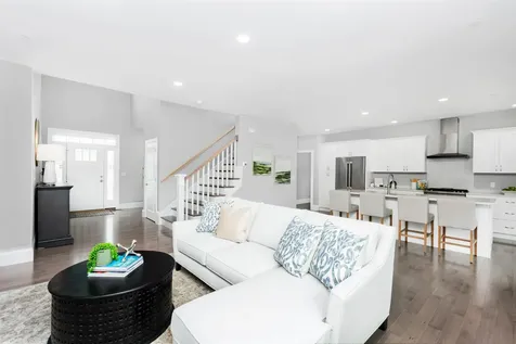2 Barrington Way Amherst NH 03055