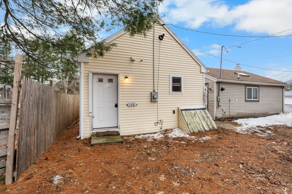 108 W Shore Avenue Manchester NH 03109