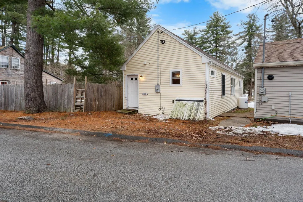 108 W Shore Avenue Manchester NH 03109