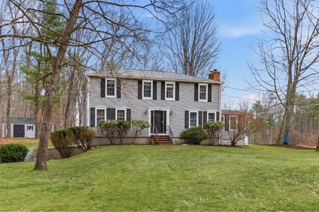 24 Garrison Lane Madbury NH 03823