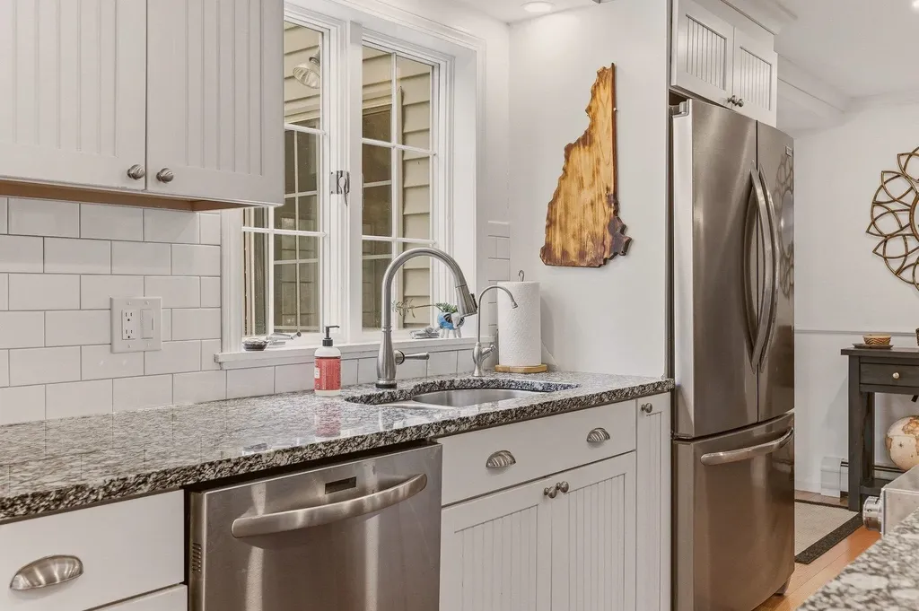 24 Garrison Lane Madbury NH 03823
