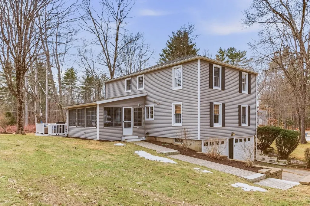 24 Garrison Lane Madbury NH 03823