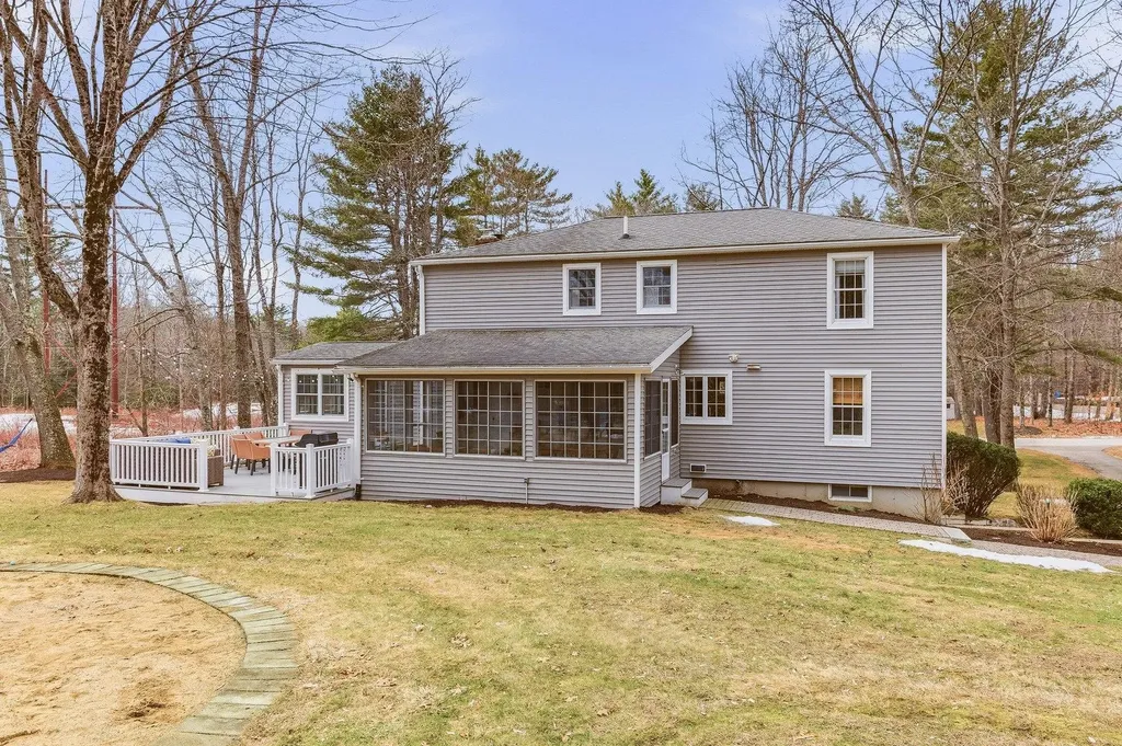 24 Garrison Lane Madbury NH 03823