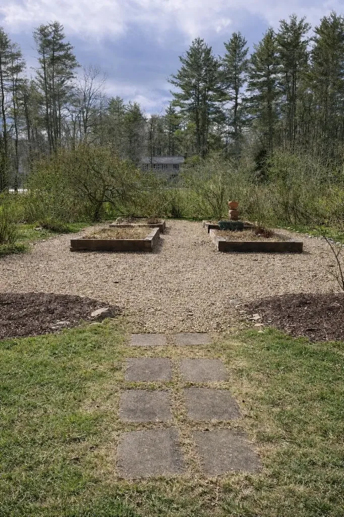24 Garrison Lane Madbury NH 03823