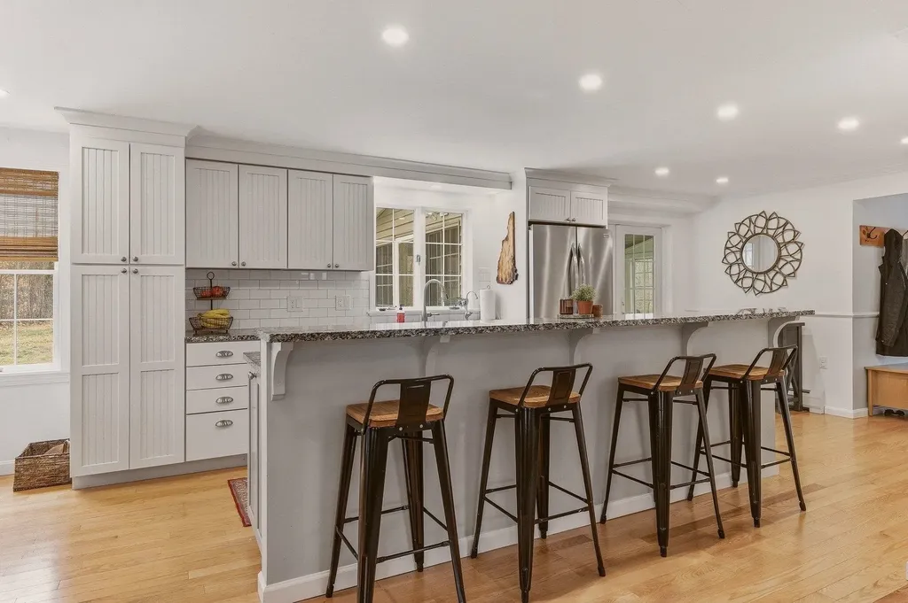 24 Garrison Lane Madbury NH 03823