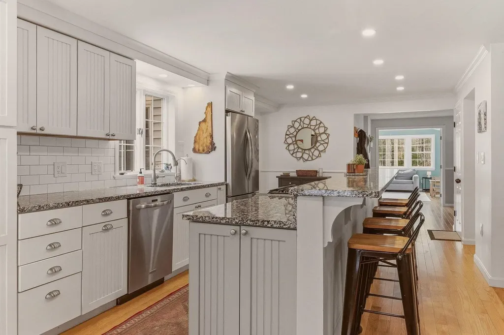 24 Garrison Lane Madbury NH 03823