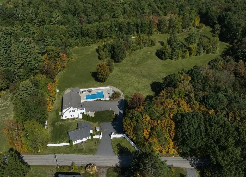 51 Pond Street Newton NH 03858
