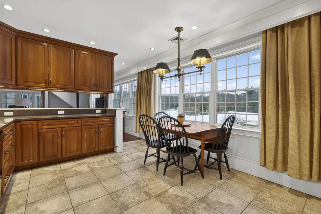 51 Pond Street Newton NH 03858