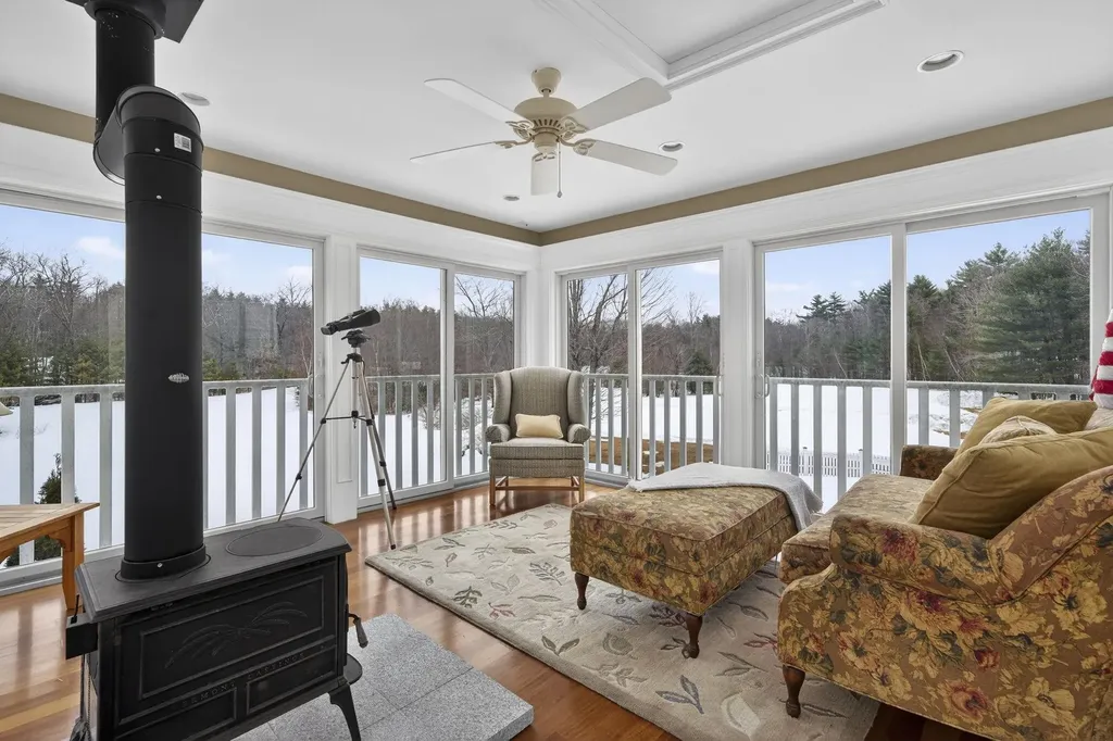 51 Pond Street Newton NH 03858