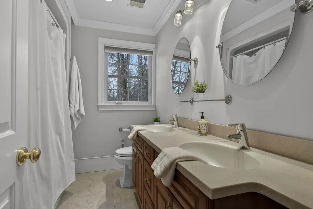 51 Pond Street Newton NH 03858