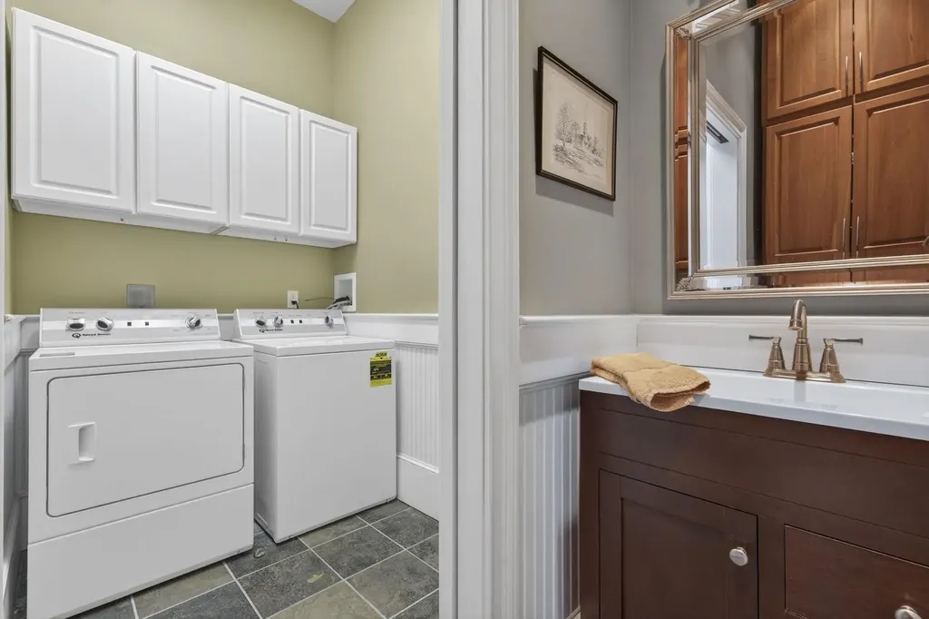 51 Pond Street Newton NH 03858