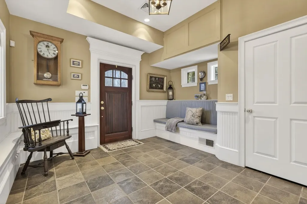 51 Pond Street Newton NH 03858