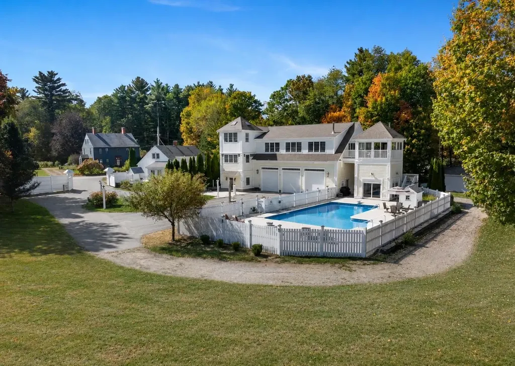 51 Pond Street Newton NH 03858