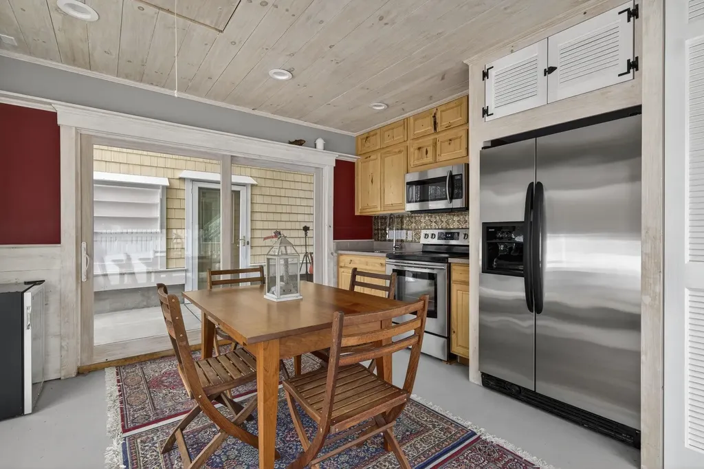 51 Pond Street Newton NH 03858