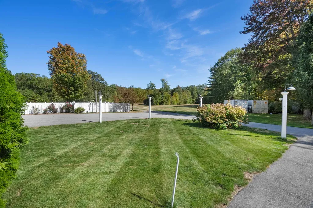 51 Pond Street Newton NH 03858
