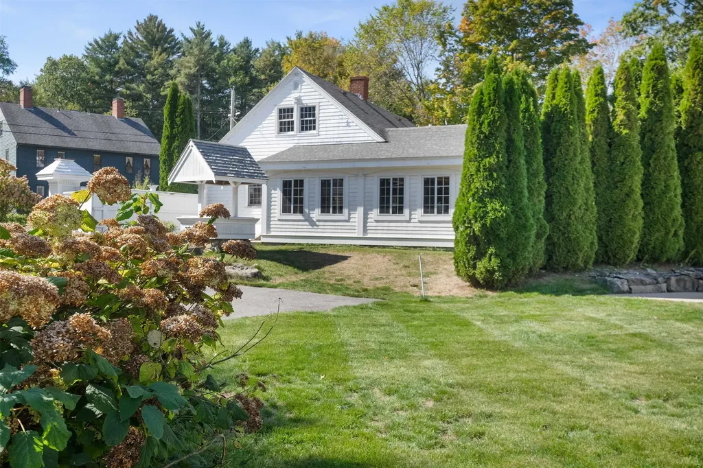 51 Pond Street Newton NH 03858