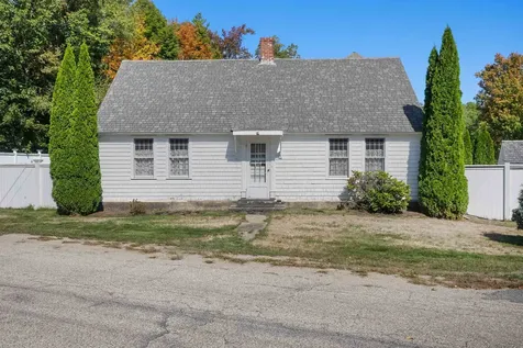 51 Pond Street Newton NH 03858