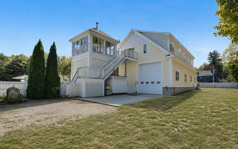 51 Pond Street Newton NH 03858