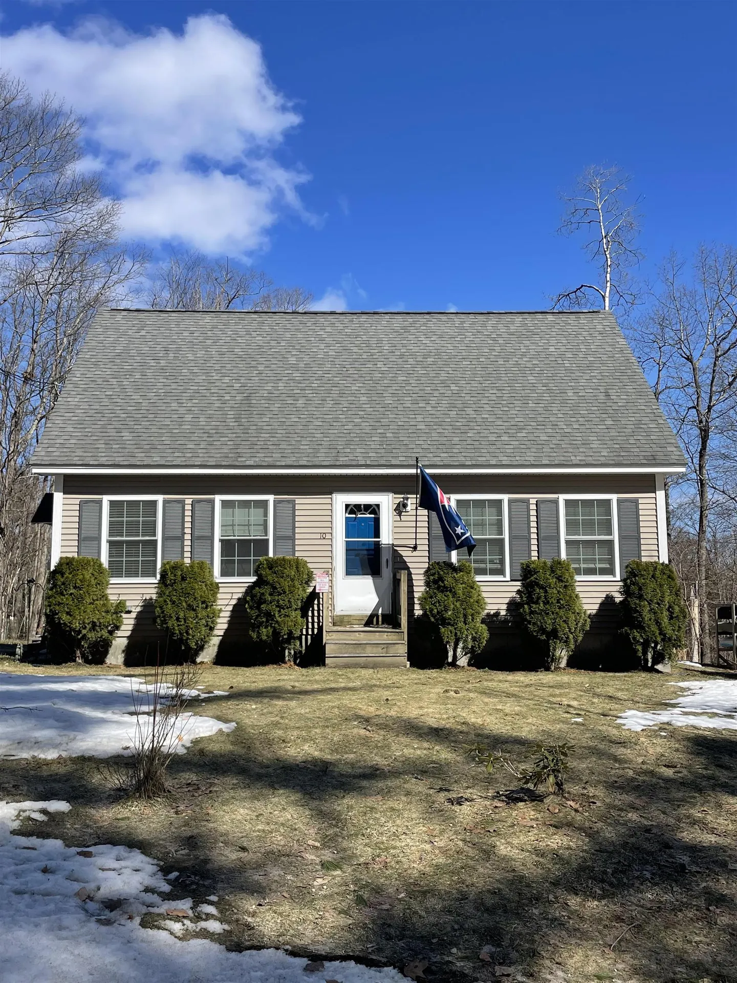 10 Hemlock Street Hillsborough NH 03244