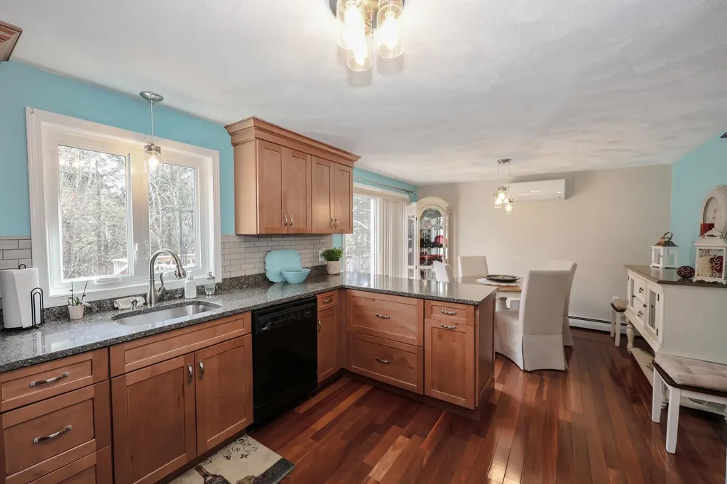 6 Karen Lane Londonderry NH 03053