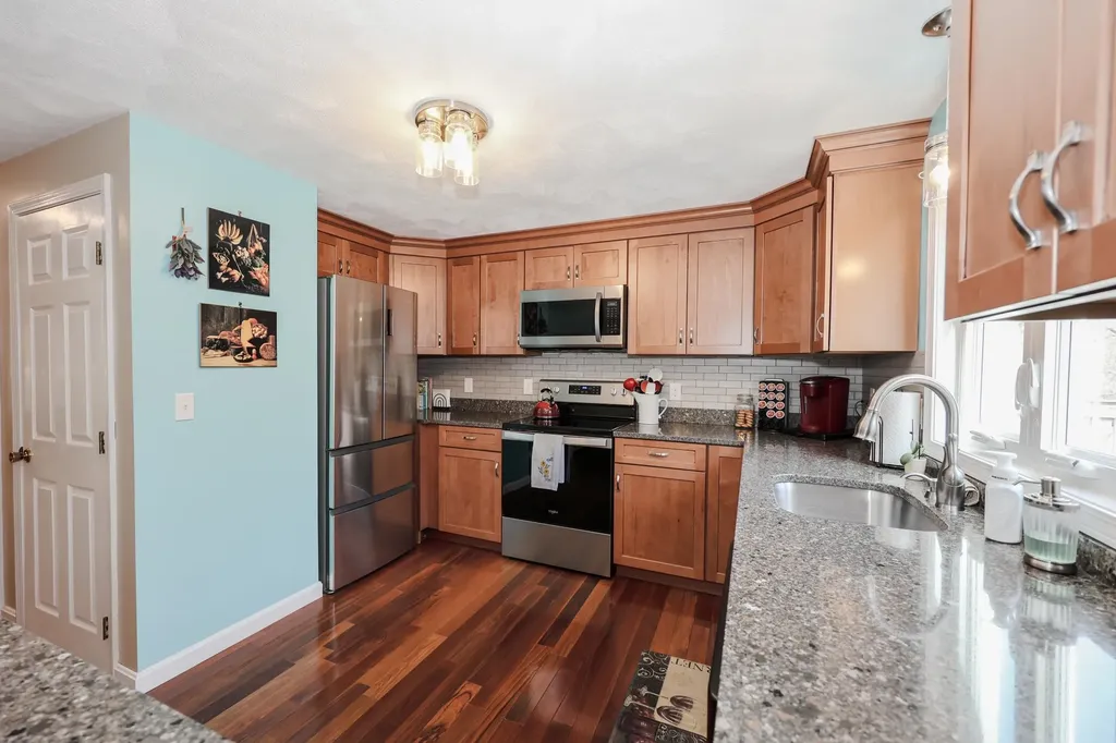 6 Karen Lane Londonderry NH 03053