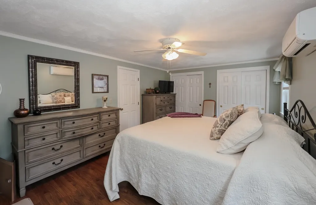 6 Karen Lane Londonderry NH 03053