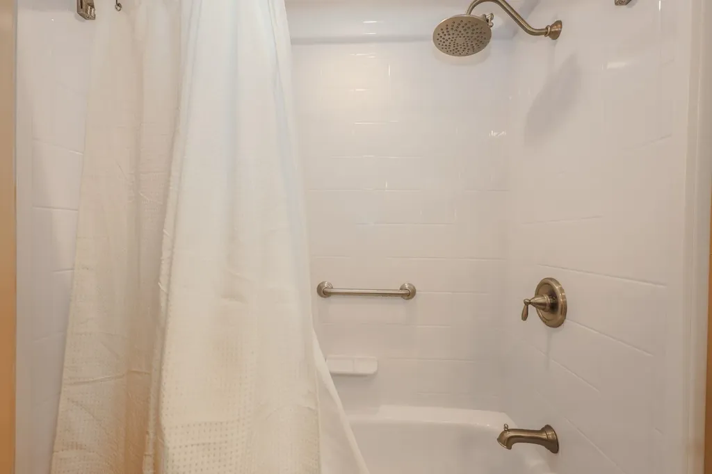 6 Karen Lane Londonderry NH 03053