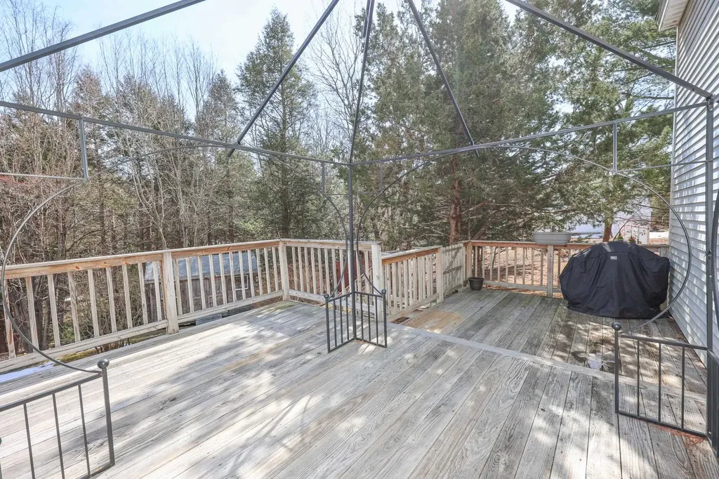 6 Karen Lane Londonderry NH 03053