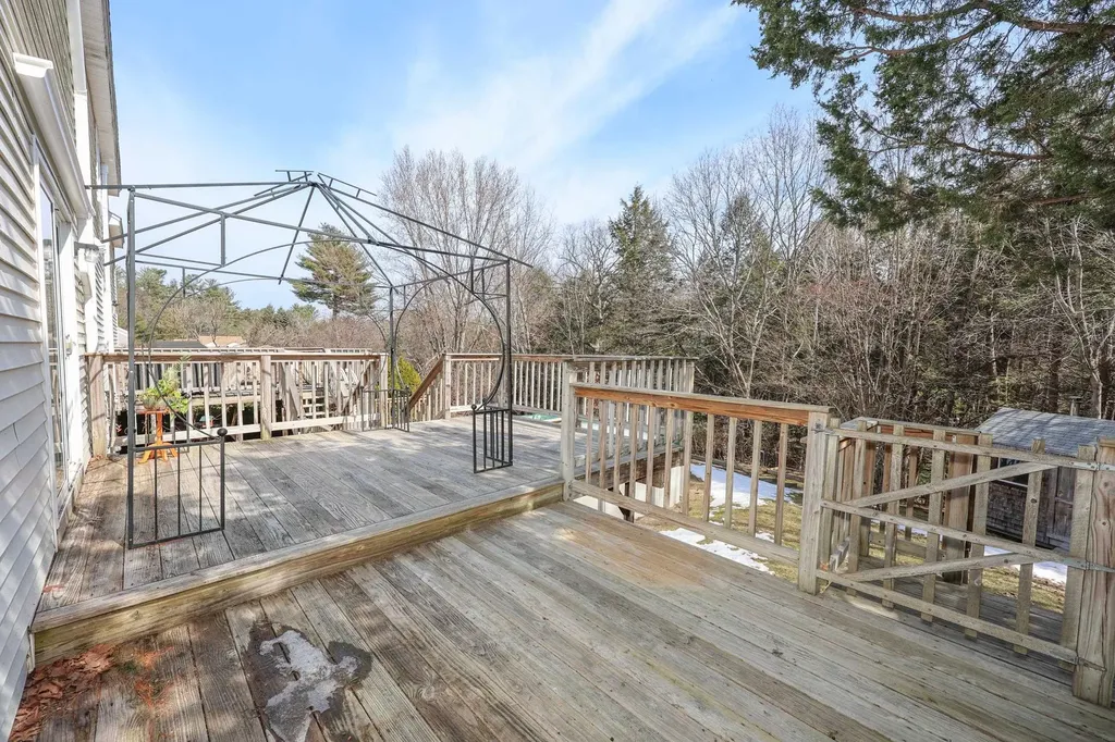 6 Karen Lane Londonderry NH 03053