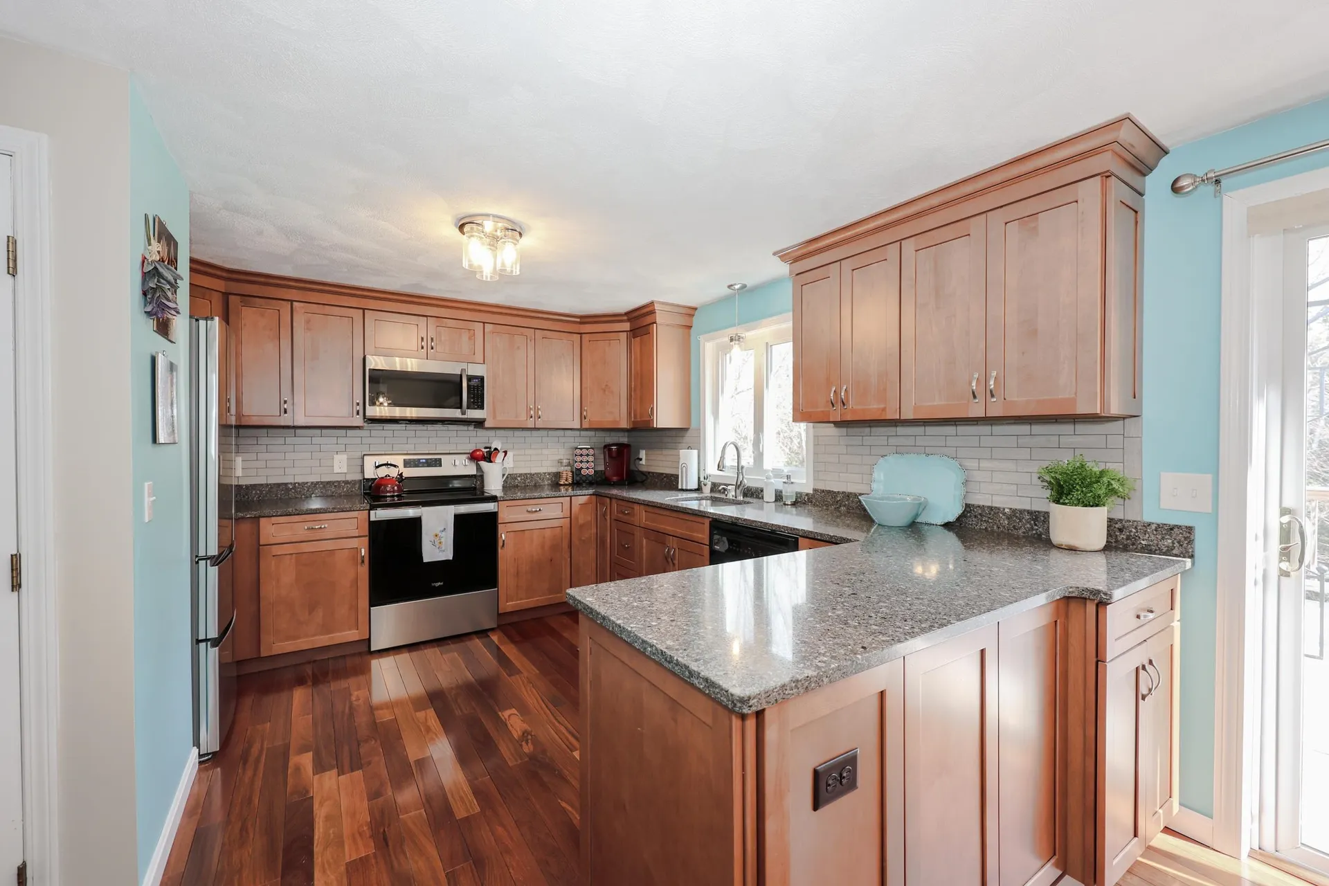 6 Karen Lane Londonderry NH 03053