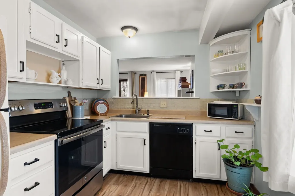 8 Dunvegan Woods Drive Hampton NH 03842