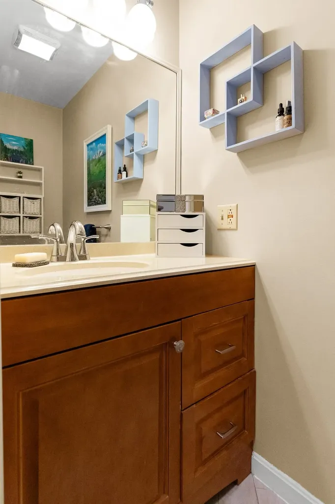 8 Dunvegan Woods Drive Hampton NH 03842
