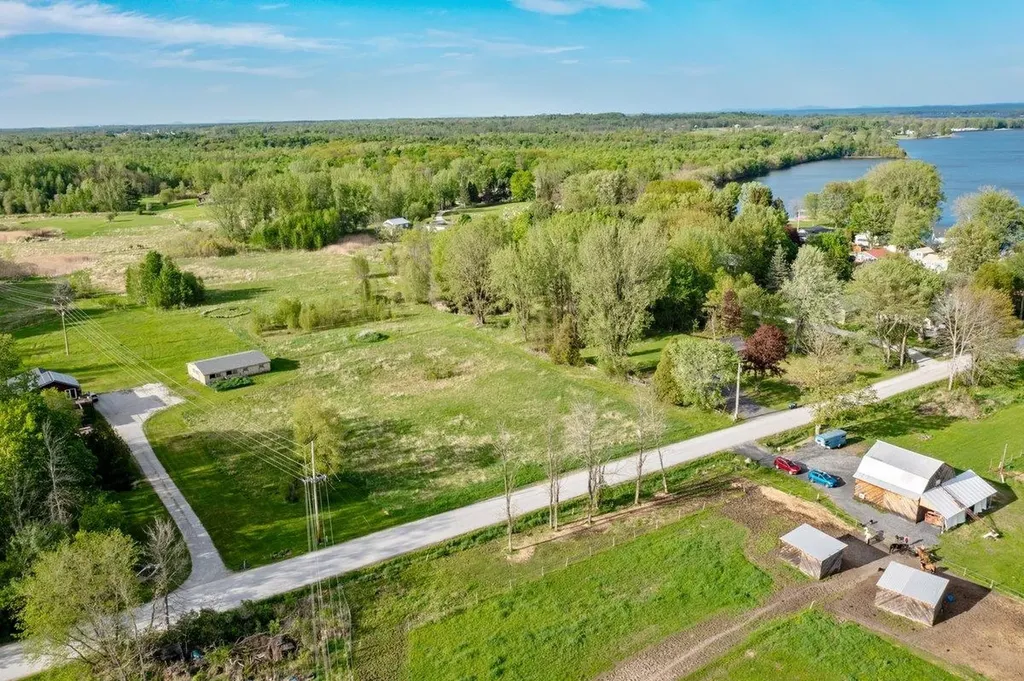 95 Center Bay Road Alburgh VT 05440