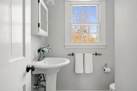 29 Depot Road Stratham NH 03885