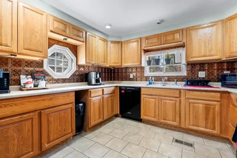 4 Lee Ann Street Nashua NH 03062
