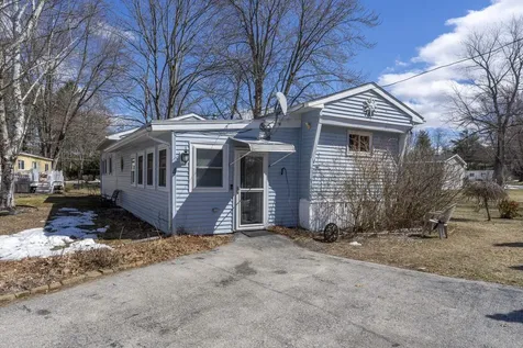 4 Lee Ann Street Nashua NH 03062