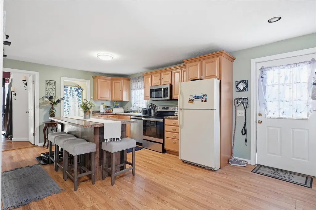 19 Erskine Avenue Manchester NH 03104