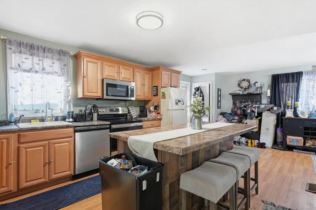 19 Erskine Avenue Manchester NH 03104