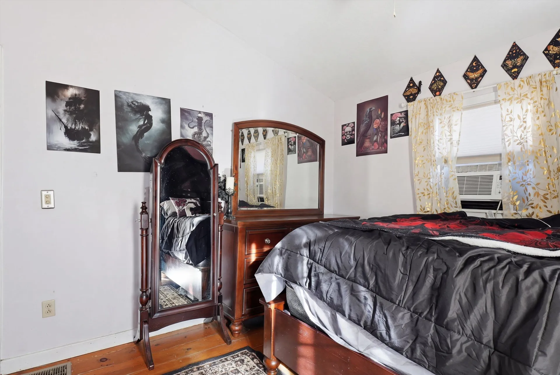 19 Erskine Avenue Manchester NH 03104