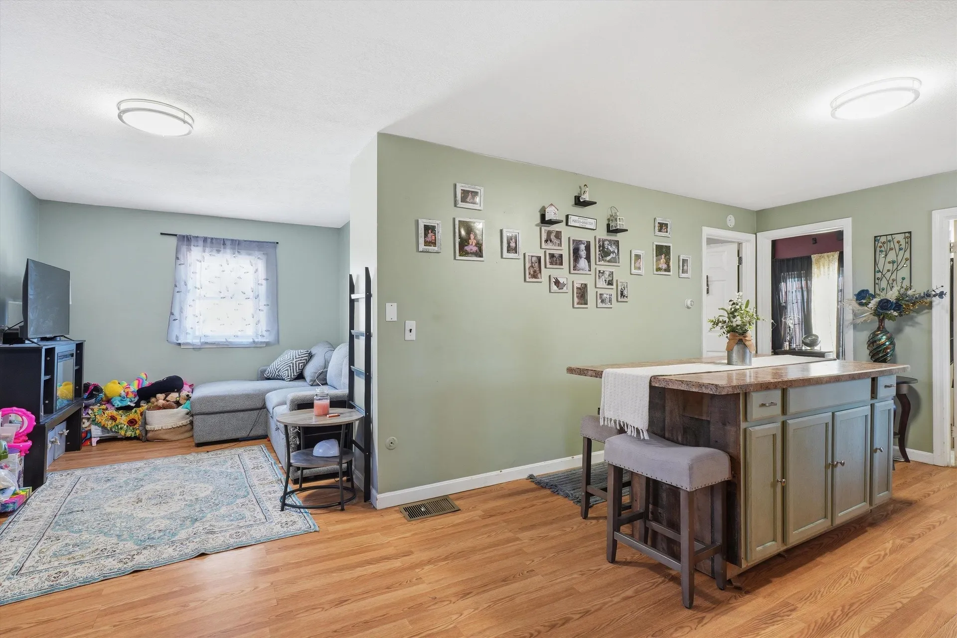 19 Erskine Avenue Manchester NH 03104