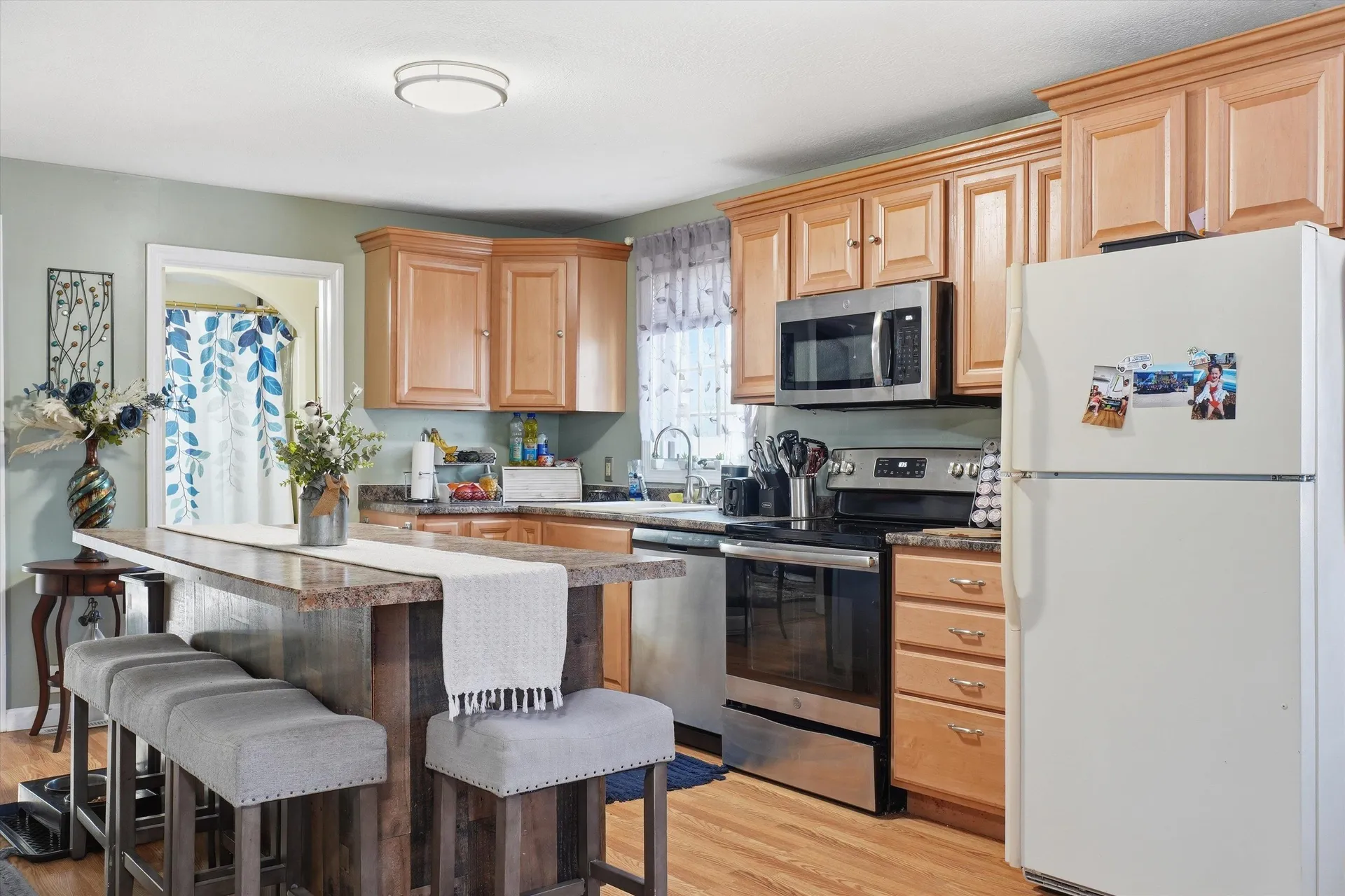 19 Erskine Avenue Manchester NH 03104