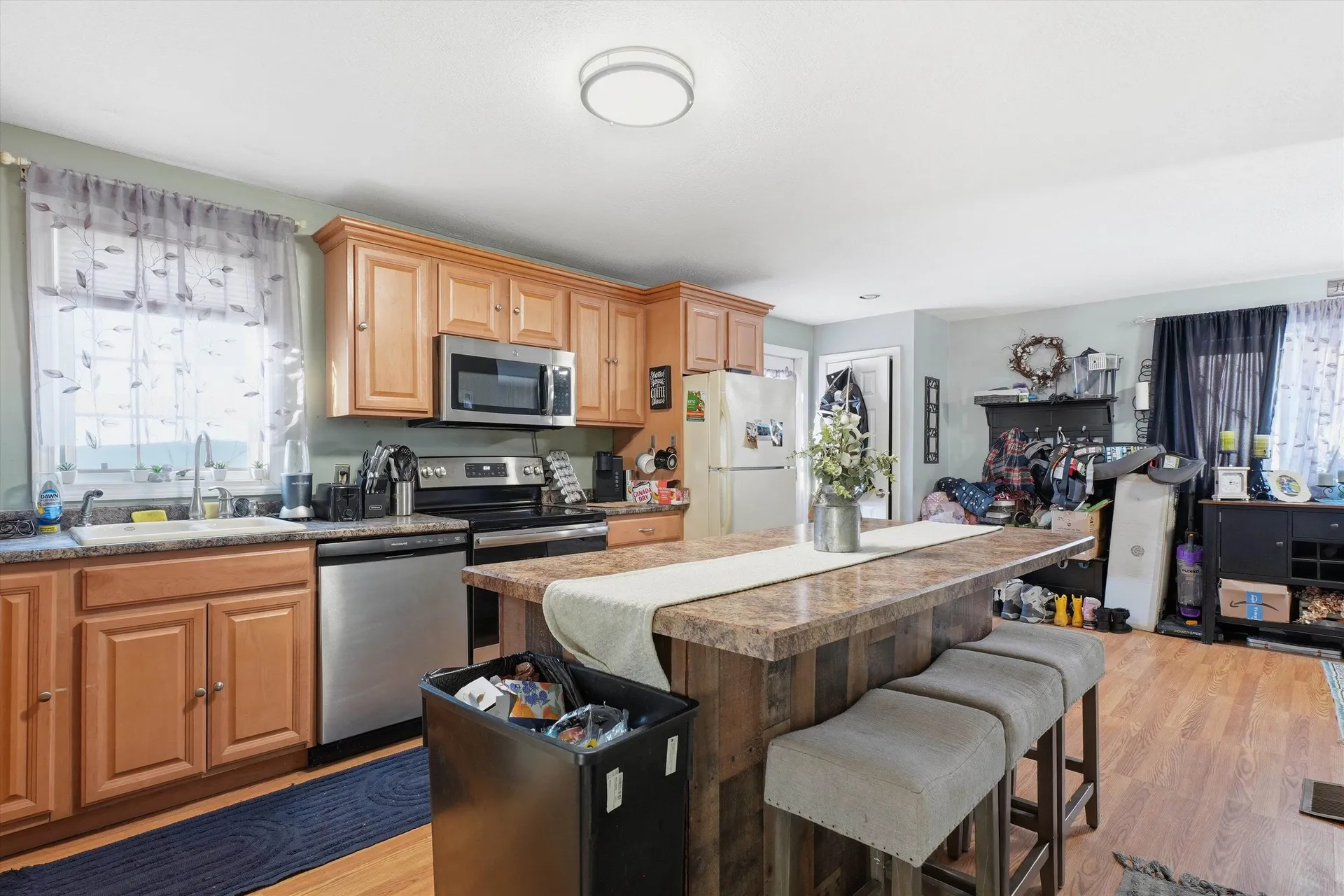 19 Erskine Avenue Manchester NH 03104