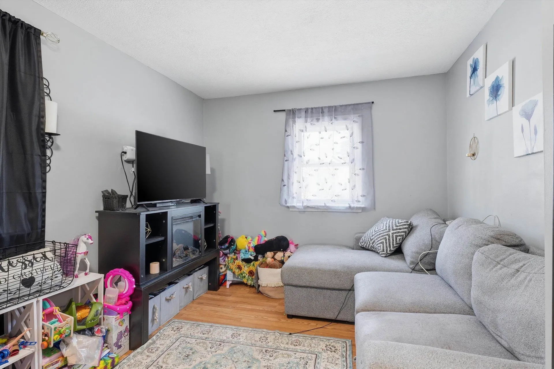 19 Erskine Avenue Manchester NH 03104