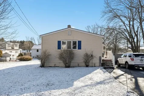 19 Erskine Avenue Manchester NH 03104