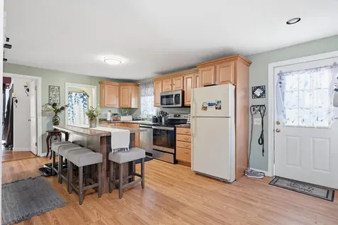 19 Erskine Avenue Manchester NH 03104
