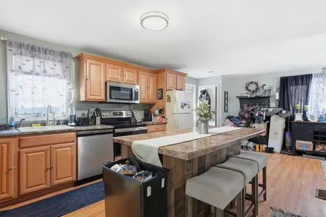 19 Erskine Avenue Manchester NH 03104