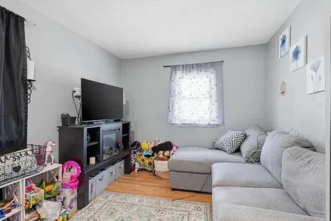 19 Erskine Avenue Manchester NH 03104