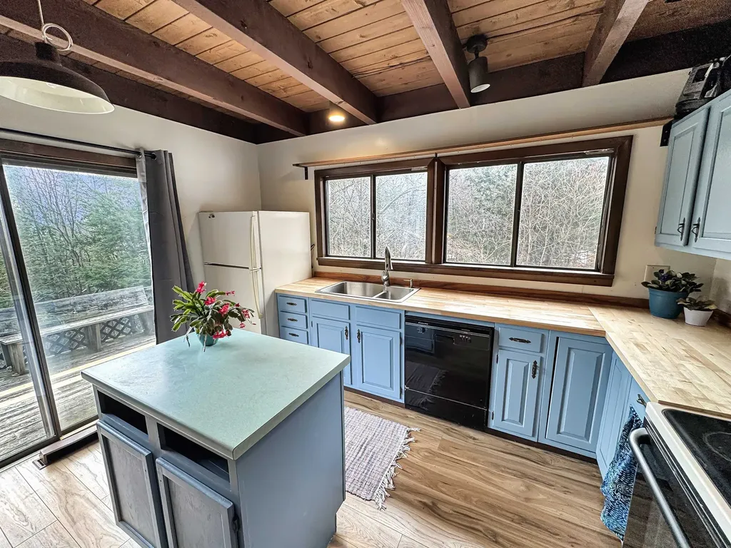 946 Huckle Hill Road Vernon VT 05354